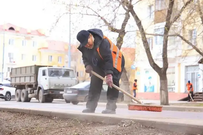 Всё и сразу: в Караганде тестируют новый формат уборки улиц (5)
