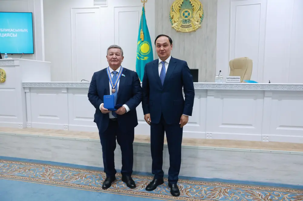 Ербол Карашукеев принял участие в очередной сессии областного маслихата (6)