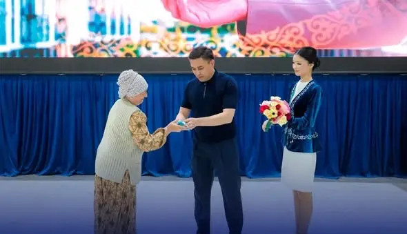 ЕЩЁ 30 СЕМЕЙ В ШЫМКЕНТЕ ПОЛУЧИЛИ АРЕНДНОЕ ЖИЛЬЁ (5)