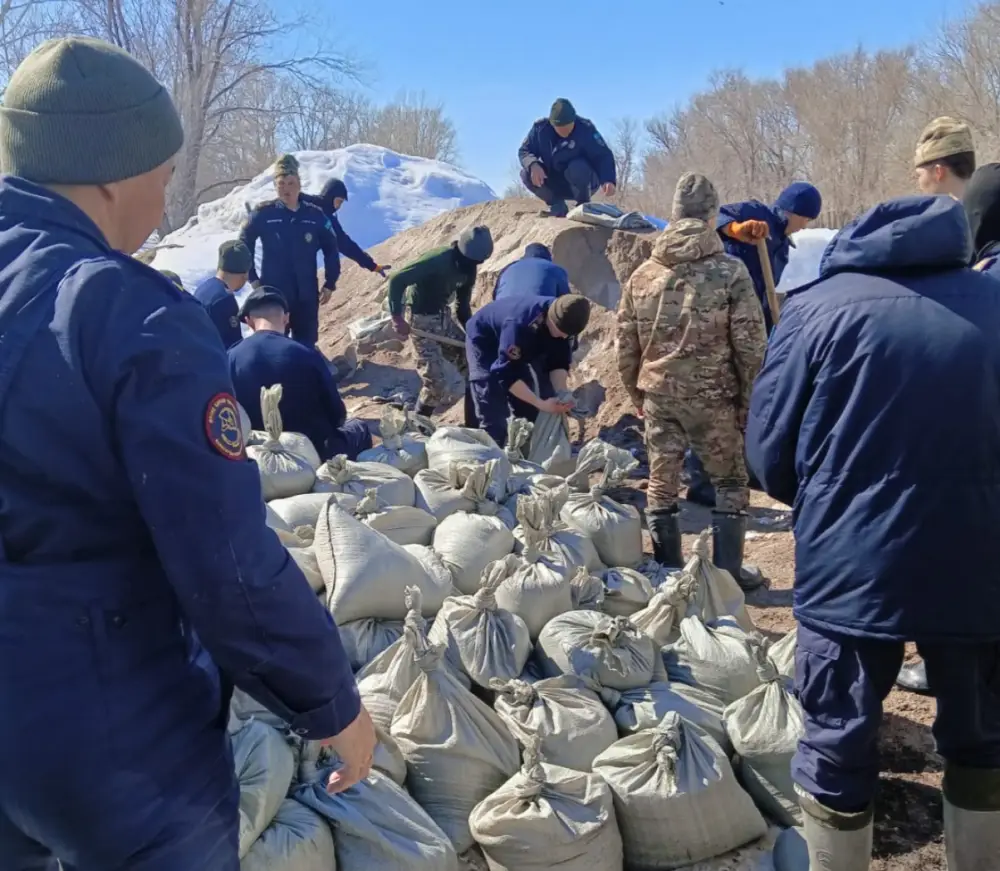 Противопаводковые мероприятия продолжаются в регионах страны (9)