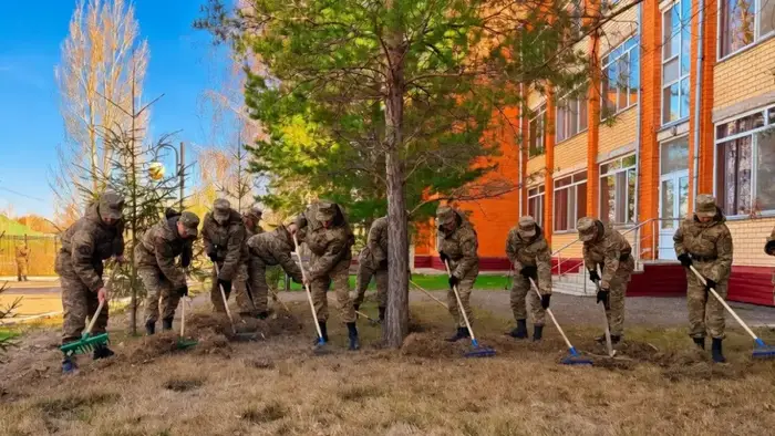 Военнослужащие Национальной гвардии провели экоакцию в Центре социального обслуживания «Шарапат» в Астане (6)
