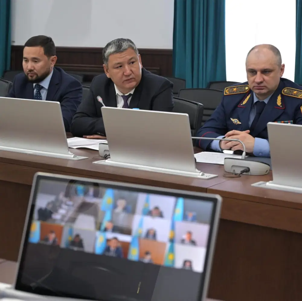 В Павлодарской области обсудили реализацию проектов по ремонту и строительству дорог в 2026 году (5)