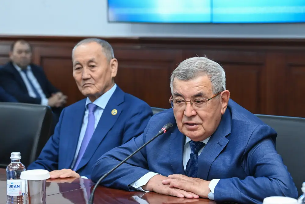 Глава региона поздравил ветеранов труда с юбилеями (2)