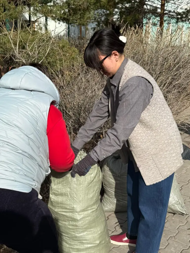 Коллектив столичного театра принял участие в акции «Таза Қазақстан» (4)