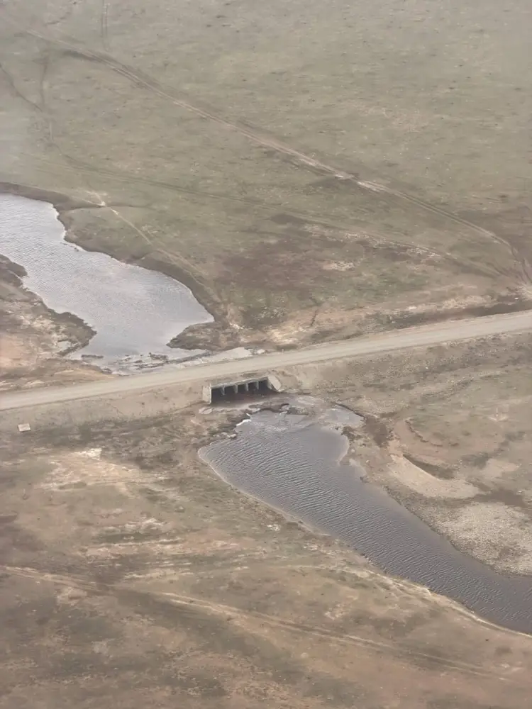 Аким области Асаин Байханов совершил облет Баянаульского района, ознакомился с ходом сброса воды с водохранилищ «Акжар» и «Каратока» Карагандинской области, а также оценил состояние лиманов (5)