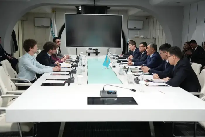 Образовательные программы по водосбережению и проект по борьбе с засолением почв обсудил министр водных ресурсов и ирригации с участниками Регионального экологического саммита (6)