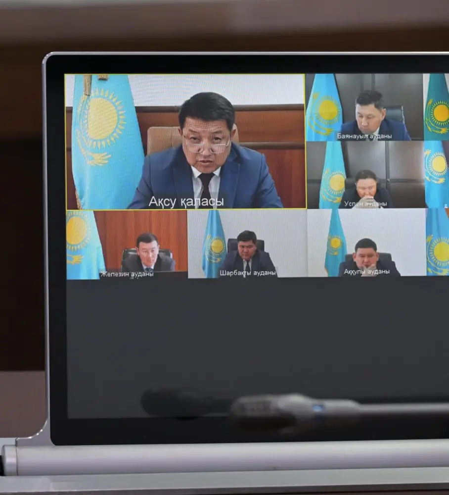 В Павлодарской области обсудили реализацию проектов по ремонту и строительству дорог в 2026 году (7)