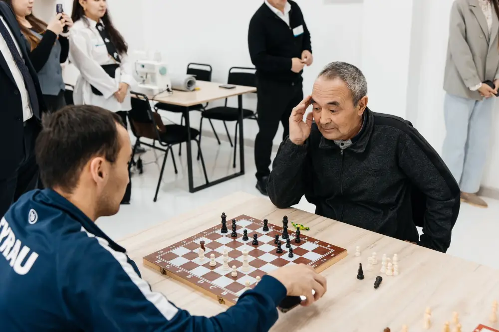 Серик Шапкенов ознакомился с новым зданием центра активного долголетия в Атырау (6)