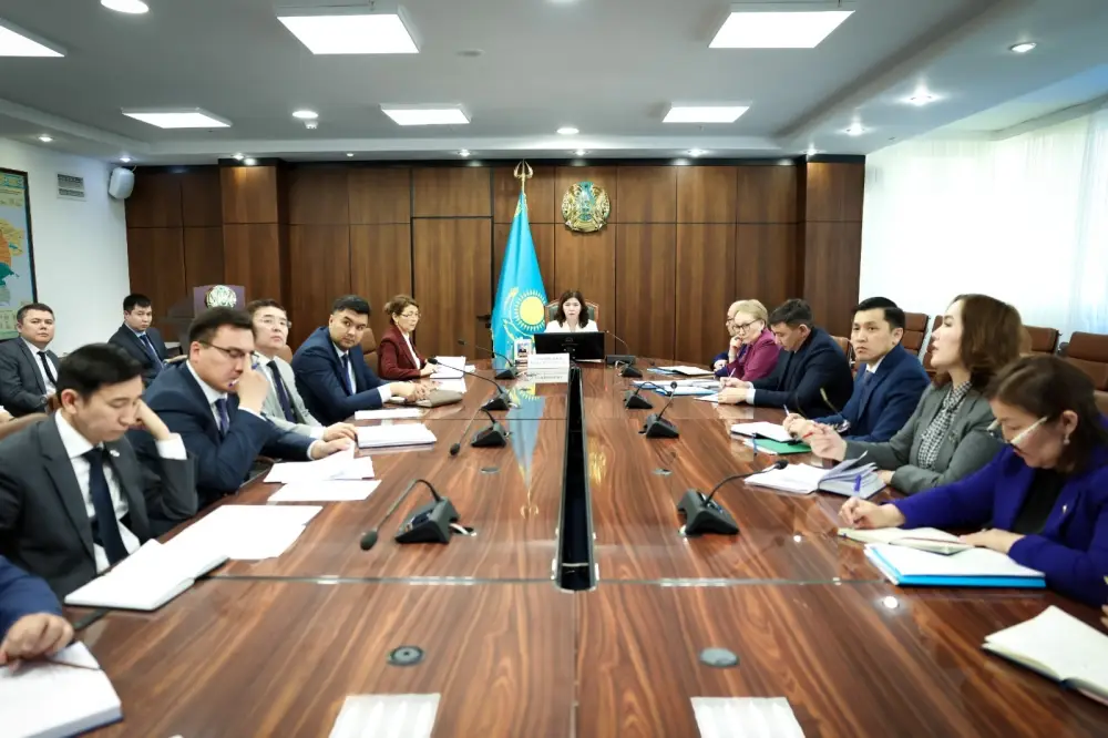 В Министерстве просвещения обсудили качество знаний школьников и реализацию программы «Адал азамат» (2)