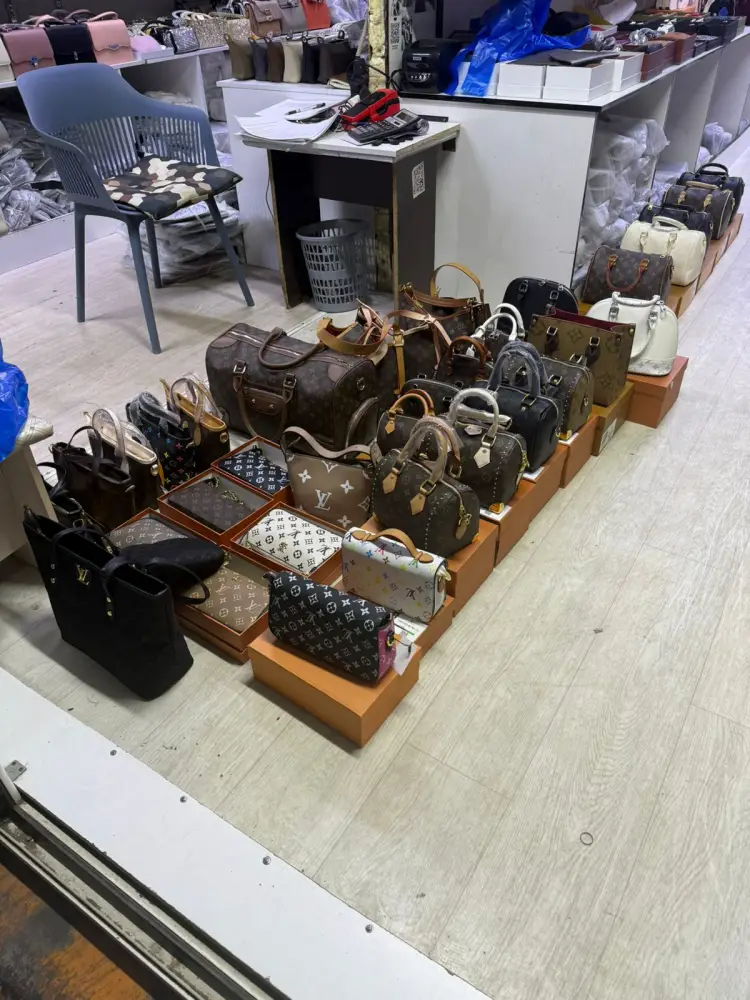 Сотрудники Министерства юстиции выявили факты незаконного использования товарных знаков «Louis Vuitton» и «Nesquik» (5)