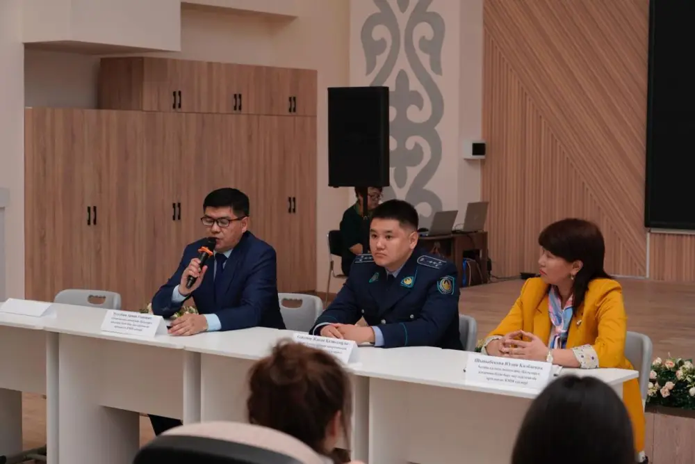 «У легких денег тяжелые последствия»: в Астане школьникам и студентам колледжей показали короткометражный фильм (7)