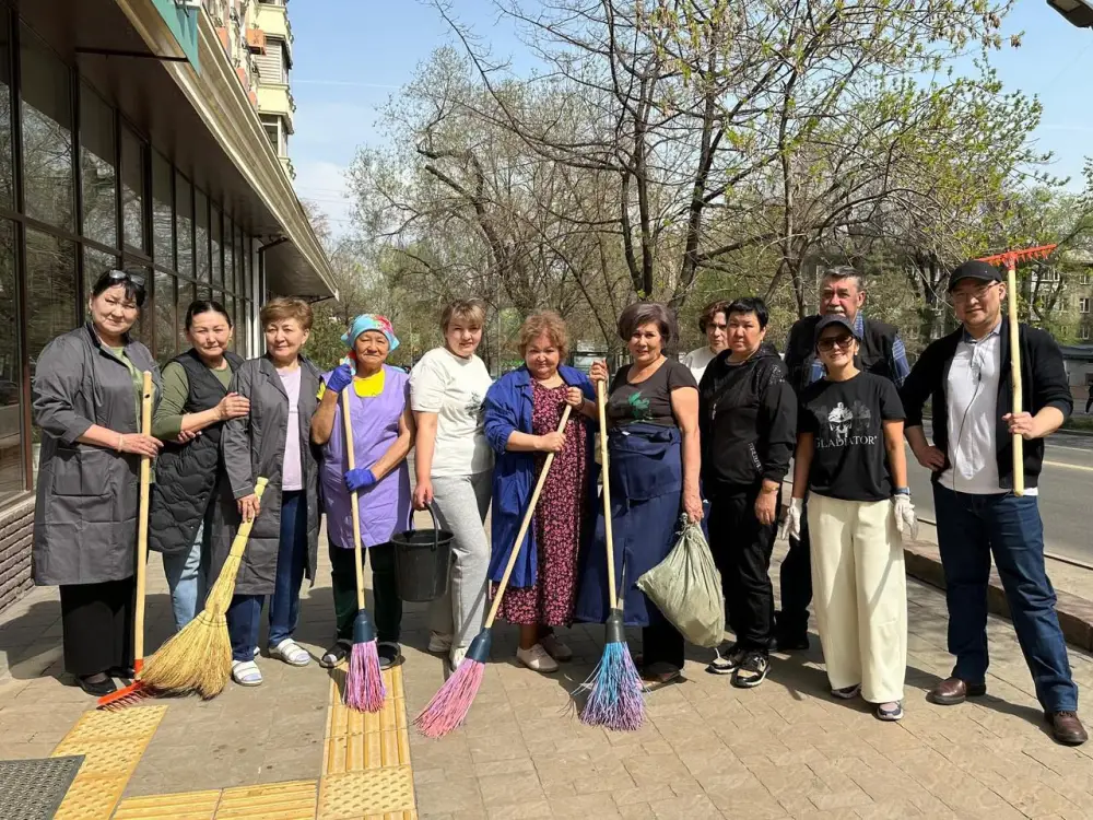 Чистота города – общая ответственность: представители сферы культуры Алматы активно приняли участие в субботнике (4)