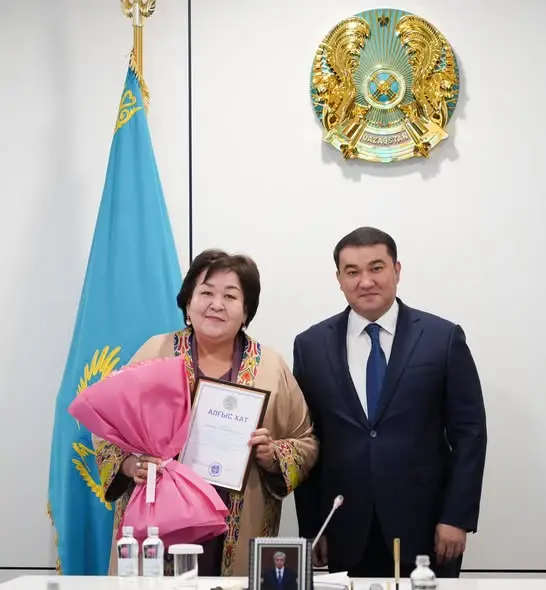 ТУРКЕСТАН: ОПЫТНЫЙ ГОСУДАРСТВЕННЫЙ СЛУЖАЩИЙ ВЫШЛА НА ЗАСЛУЖЕННЫЙ ОТДЫХ (2)