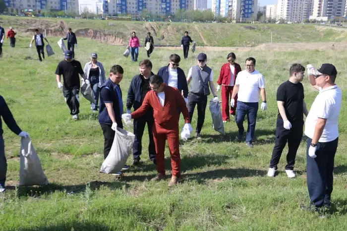 В КАРАТАУСКОМ РАЙОНЕ ПРОШЛА АКЦИЯ ЧИСТОТЫ В РАМКАХ ПРОГРАММЫ «ТАЗА КАЗАХСТАН» (5)