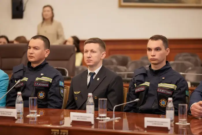 Сотрудники МЧС награждены государственными наградами (5)
