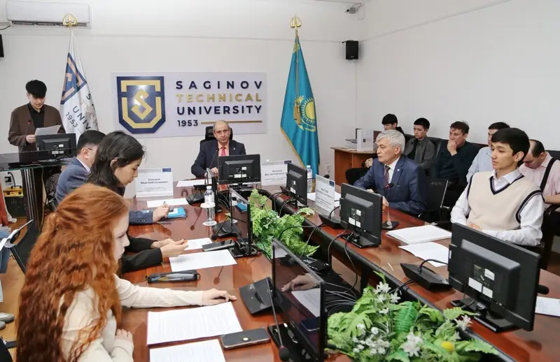 В Караганде обсудили роль молодёжной науки в развитии цифровых технологий (3)