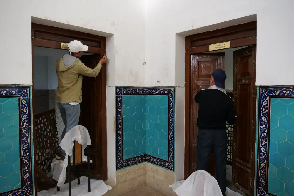 “ТАЗА ҚАЗАҚСТАН”: ПРОВЕДЕНА УБОРКА ВОЗЛЕ МАВЗОЛЕЯ ХОДЖА АХМЕДА ЯСАВИ (3)