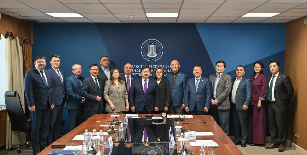 Новый состав Общественного совета при Агентстве по делам государственной службы провел первое заседание (3)