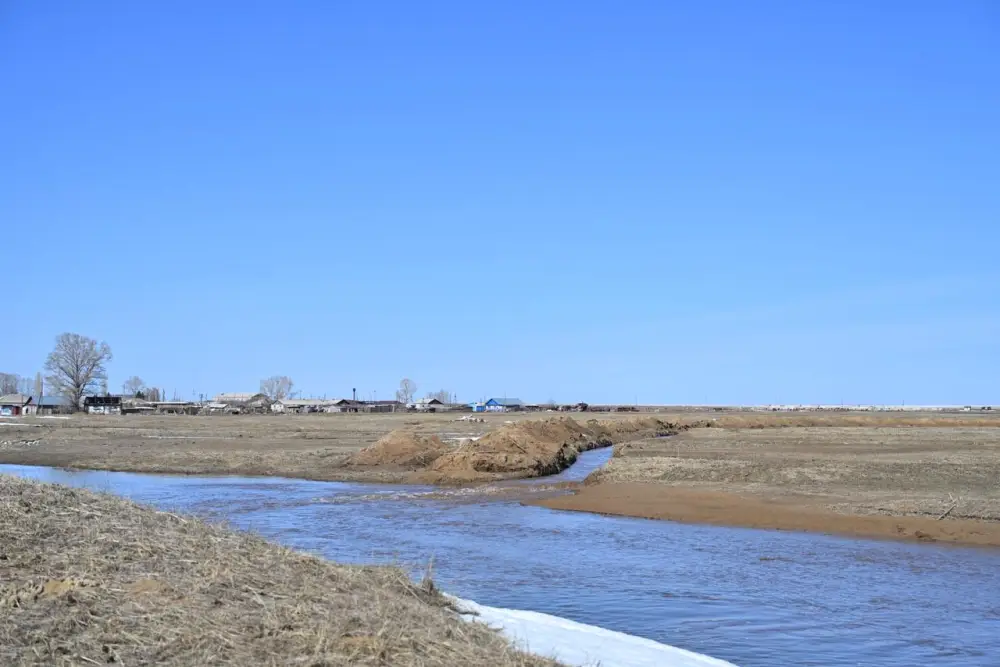 Фактов подтопления жилых домов не зафиксировано: аким области посетил село Бозтал (5)