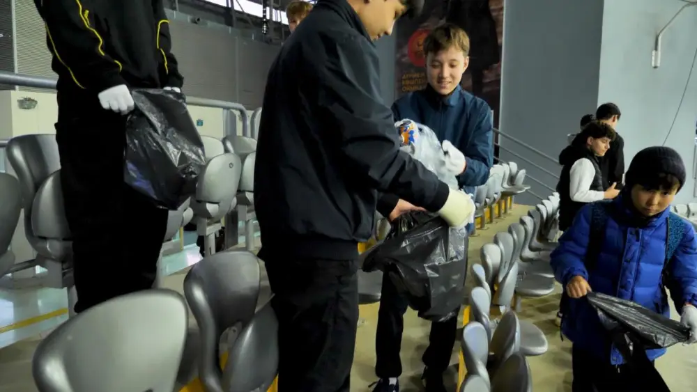 «Таза Қазақстан»: юные столичные футболисты провели экоакцию на матче сборных Казахстана и Коморских островов (6)