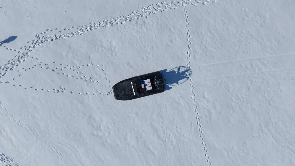 На льду спасено 40 человек (5)