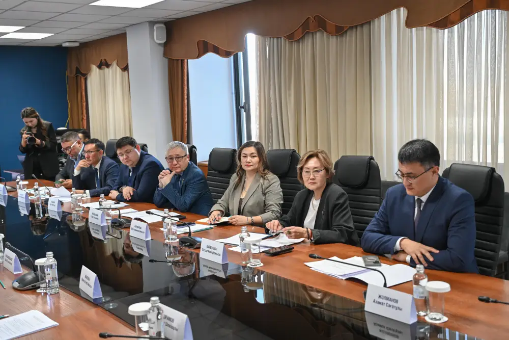 Новый состав Общественного совета при Агентстве по делам государственной службы провел первое заседание (2)