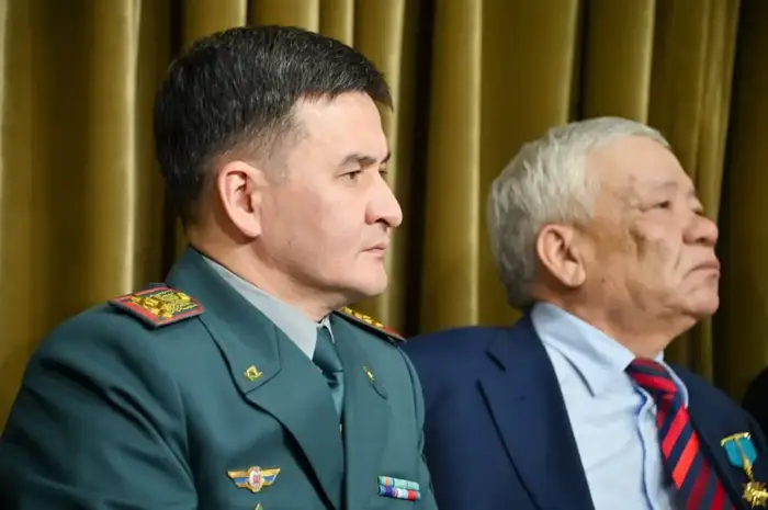 Группу молодых жителей столицы торжественно проводили на службу в рядах СГО (2)