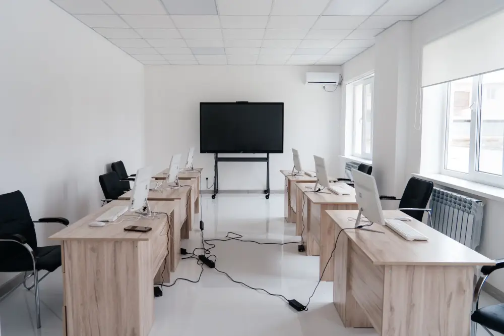 Серик Шапкенов ознакомился с новым зданием центра активного долголетия в Атырау (7)