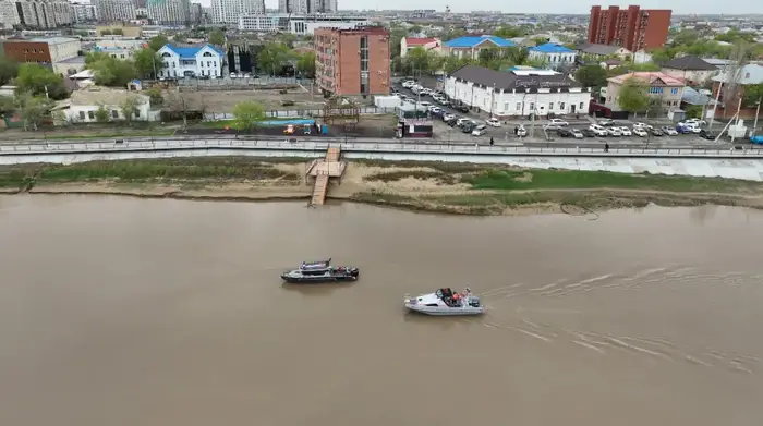 Спасатели Атырау ежедневно патрулируют реку Урал (8)