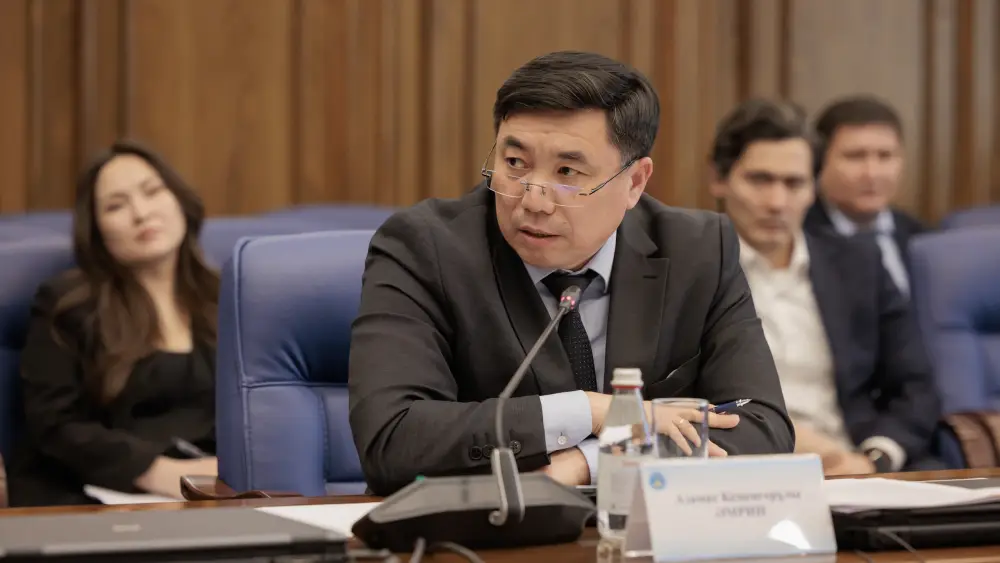 Ежегодное заседание Комиссии по мониторингу за расходованием средств из Нацфонда прошло в ВАП РК (8)