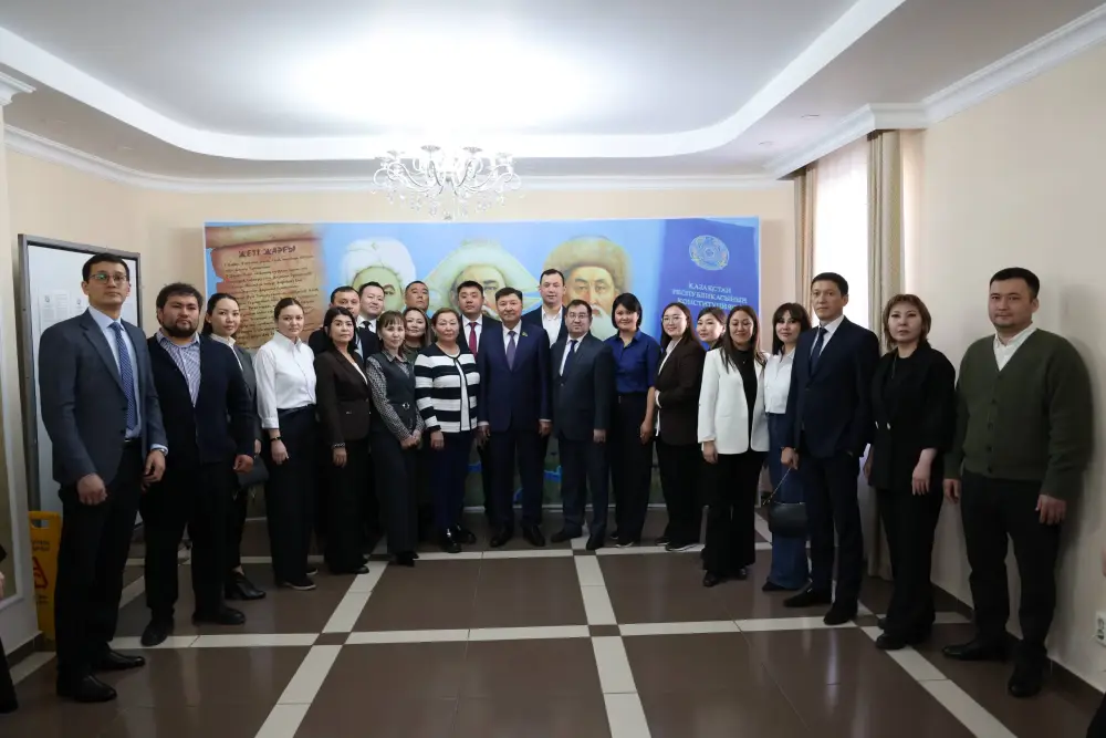 В Академии правосудия состоялась гостевая лекция заместителя Председателя Сената Парламента Республики Казахстан Жакипа Асанова на тему «ФКТ: 3 столпа успеха» (5)