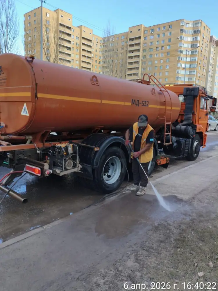 В Астане продолжается масштабная уборка после зимы (8)