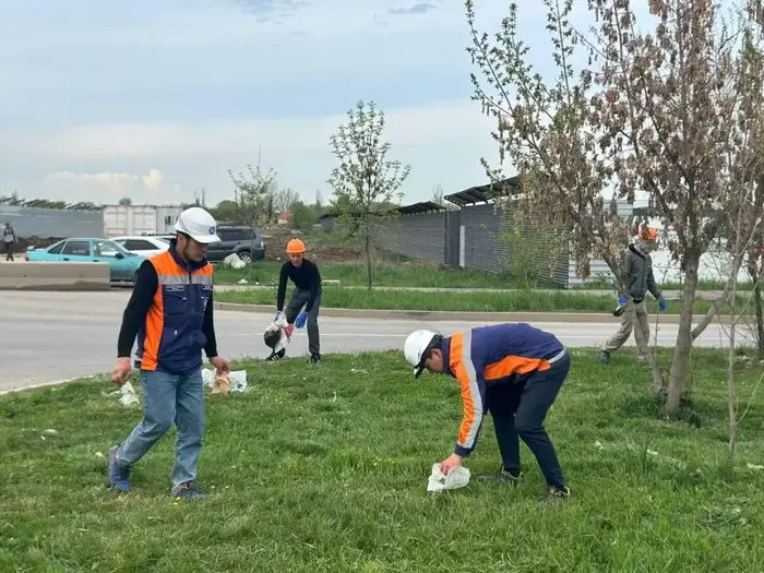 «Таза Қазақстан»: строительные компании Алматы приняли участие в субботнике (8)