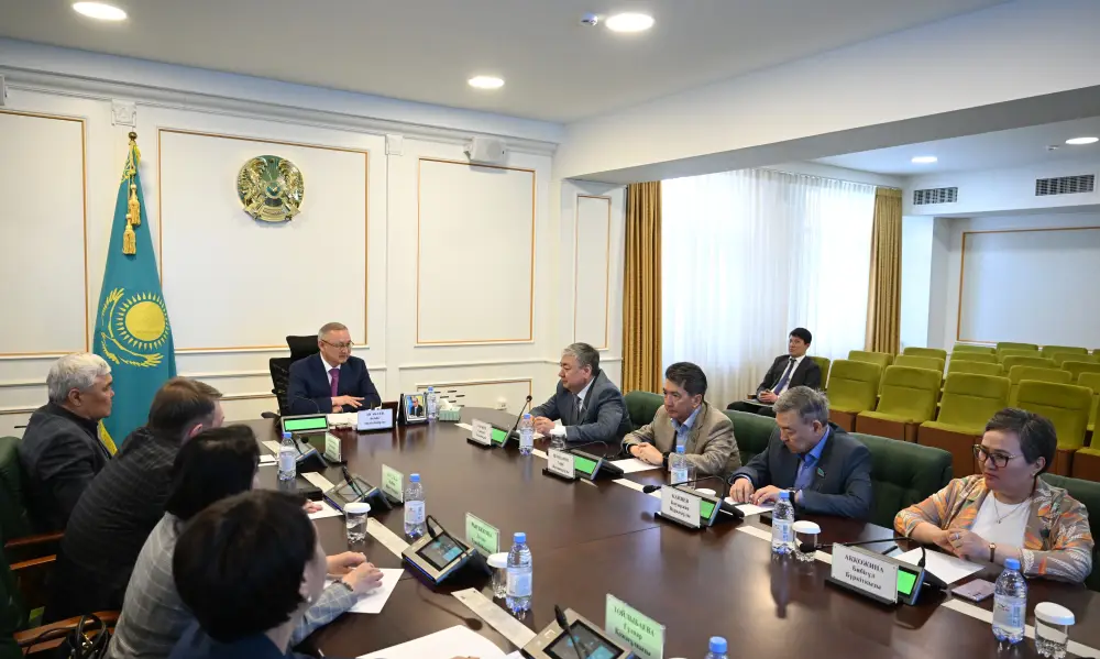 Бейбит Исабаев обсудил с сенаторами развитие экономики Жетісу (2)