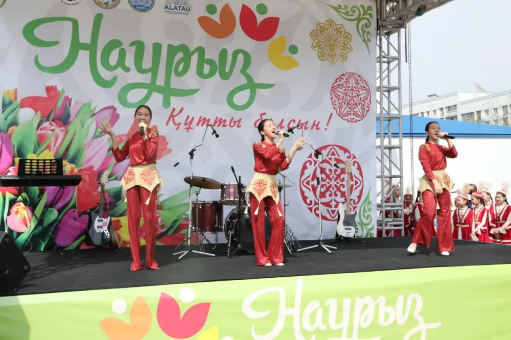 В Алматы запустили «Тамырлас»: педагоги и молодежь высадили «Аллею наставничества» (3)