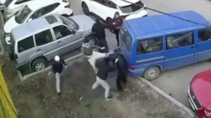 подростки напали на мужчину