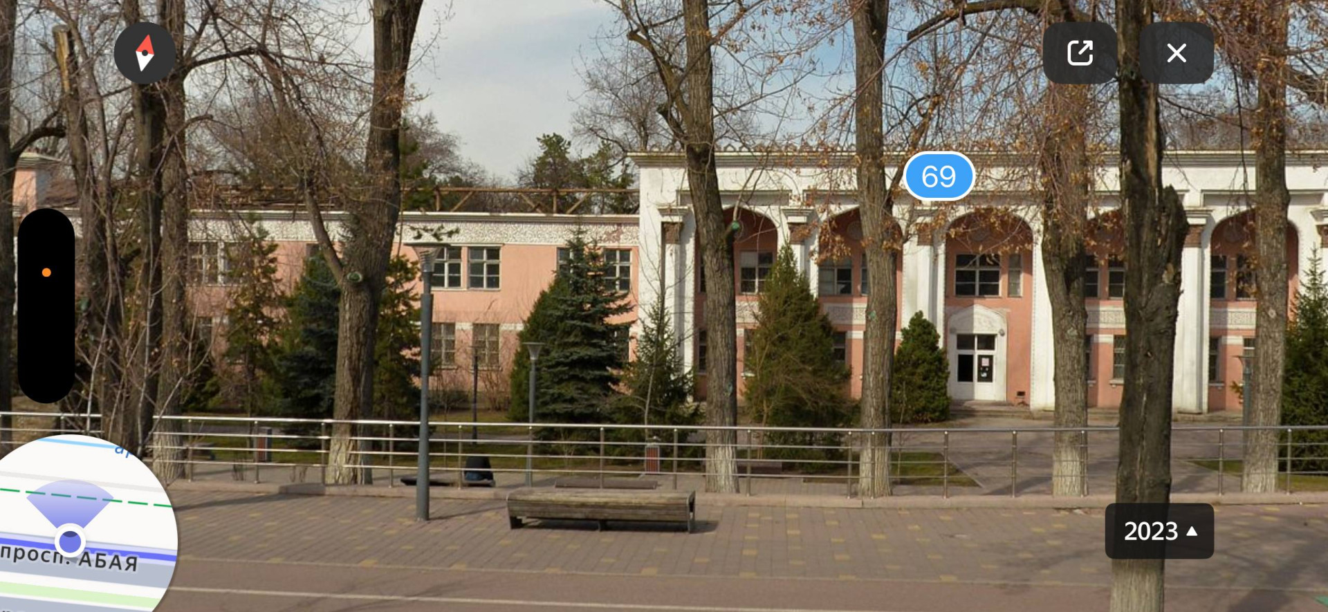 Вид на бывшую больницу Турксиба с улицы Абая, 2023 год.