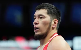 Айбек Оралбай: Нокдаун как рождение новой звезды на боксерском небосводе – золото чемпионата Азии в его весе!