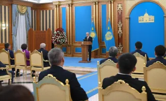 Токаев призывает к ответственности и дисциплине: важные слова о сохранении общественного согласия на церемонии награждения учёных