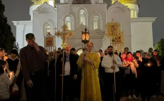 Православные христиане Актау торжественно отмечают Пасху: верующие собираются в храмах города