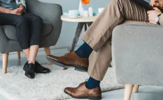 Казахстан вводит штрафы для псевдопсихологов: новые правила оказания психологической помощи обсуждаются в Мажилисе