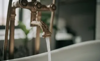 В Актау продолжается ремонт, из-за которого ряд микрорайонов уже второй день остаются без технической воды, сообщает ГКП «Каспий жылу, су арнасы».