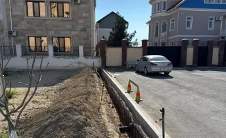 Жители Актау обеспокоены строительством забора над газопроводом в микрорайоне 4А