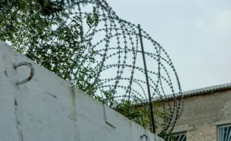 Молодой житель Жанаозена осуждён за нарушения пробации: международные последствия для системы правосудия в Казахстане