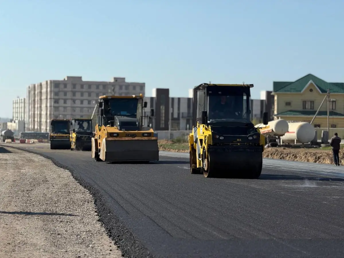 В Актау начались работы по расширению дороги между микрорайонами Шыгыс-1 и Шыгыс-2 для оптимизации транспортного движения.