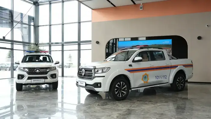Глава МЧС ознакомился с производством автомобилей и спецтехники на предприятиях Astana Motors (7)