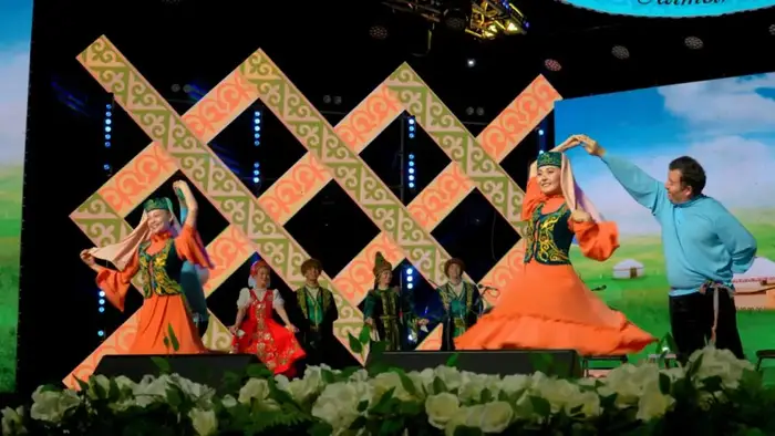 «Закон и порядок»: в Астане прошел республиканский айтыс с участием представителей различных этносов (2)