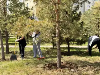 Сотрудники МСХ РК приняли участие в общегородском субботнике в рамках акции «Таза Қазақстан» (2)
