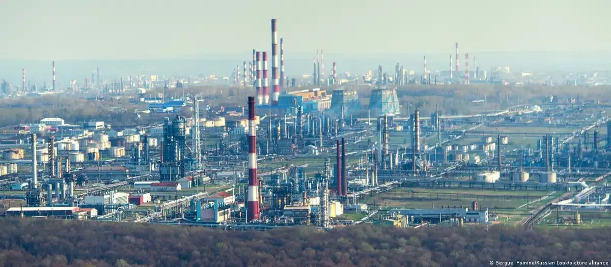 Нефтеперерабатывающий комплекс в Уфе/Фото: Serguei Fomine/Russian Look/picture alliance Нефтеперерабатывающий комплекс в Уфе/Фото: Serguei Fomine/Russian Look/picture alliance