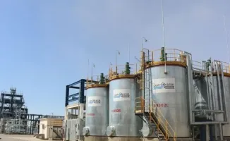 Казахстан полностью обеспечил себя битумом и готовит экспорт за рубеж, что свидетельствует о значительном прогрессе в развитии нефтехимической отрасли страны.
